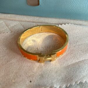 Classic Hermes H bracelet in orange